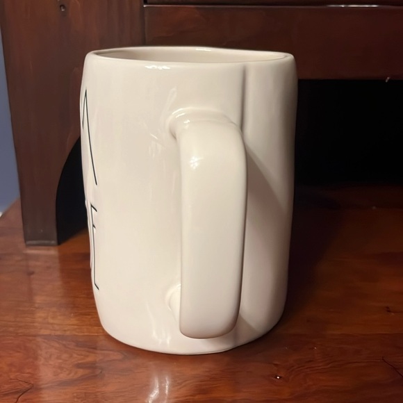 Rae Dunn MOM TO BE Mug glossy white finish - Picture 4 of 5